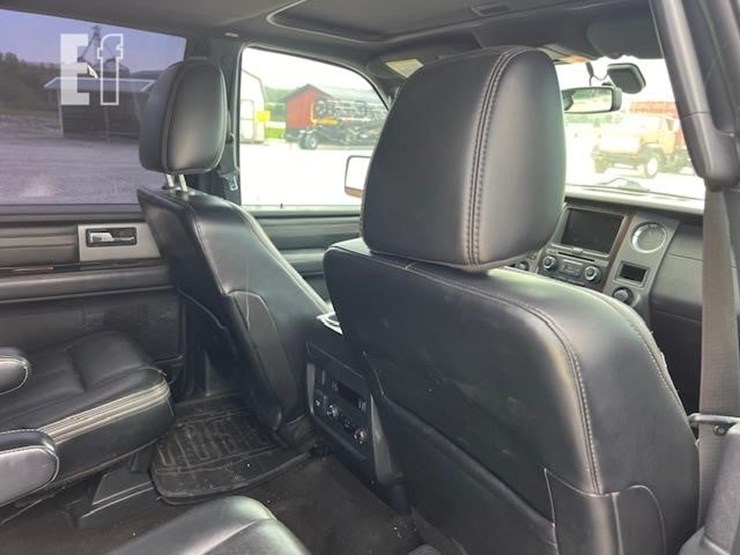 2015-ford-expedition-platinum-image-24