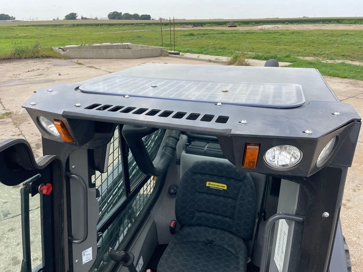 2022-new-holland-l320-image-38