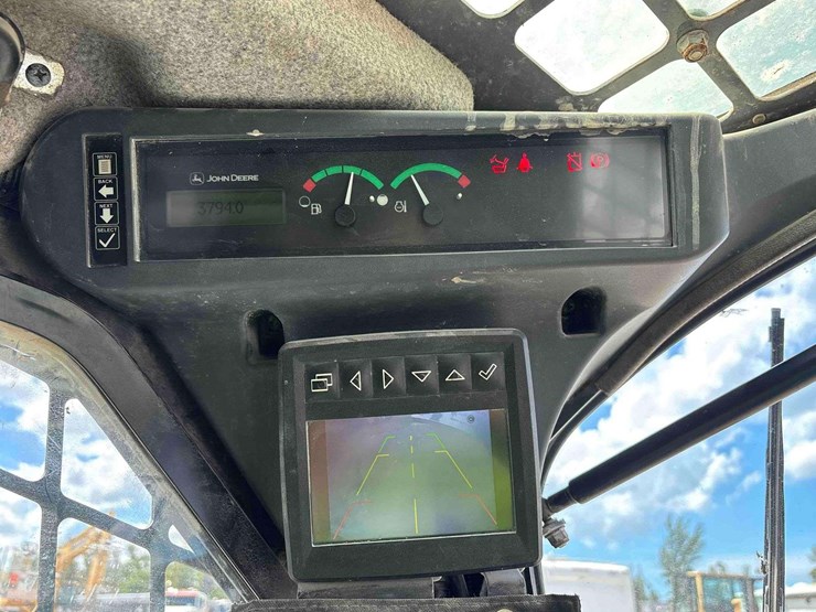 2024-deere-333g-image-27