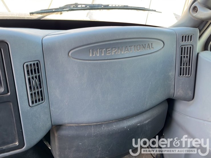 2003-international-durastar-4300-image-30
