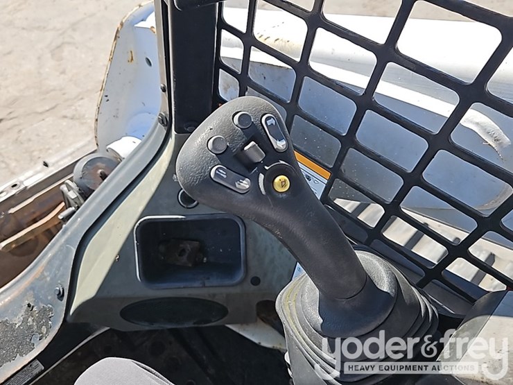 2019-bobcat-t740-image-24