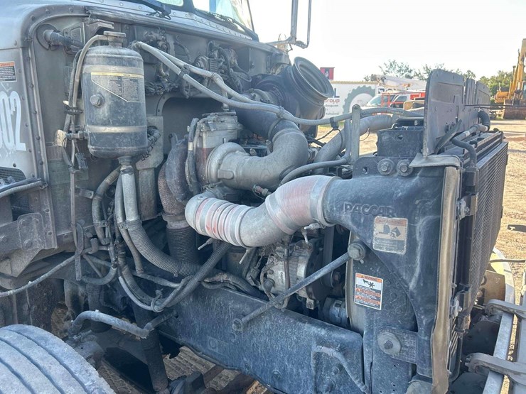 2012-peterbilt-337-image-27