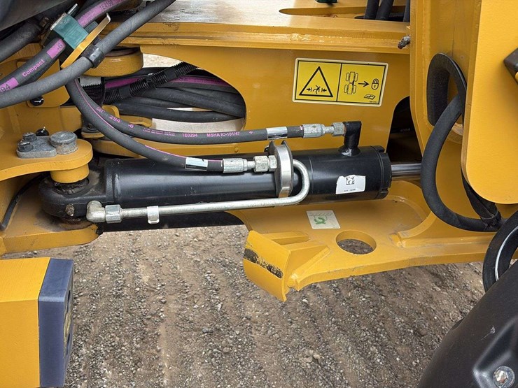2022-caterpillar-906m-image-34