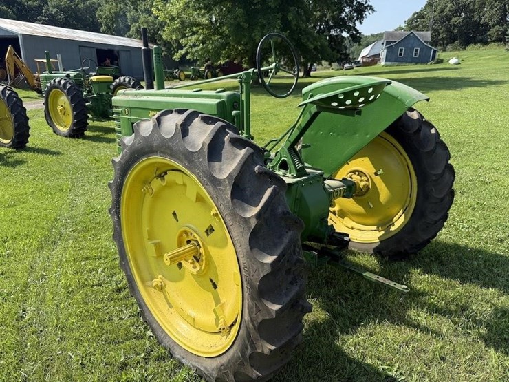 john-deere-b-image-3