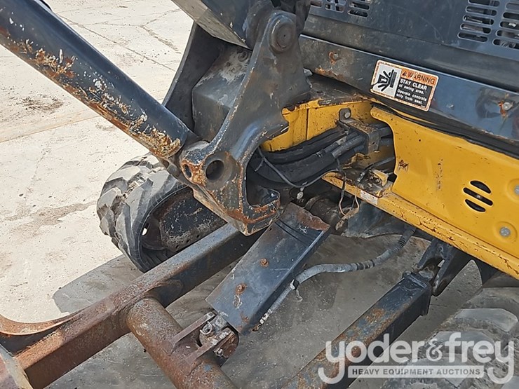 2017-deere-30g-image-21