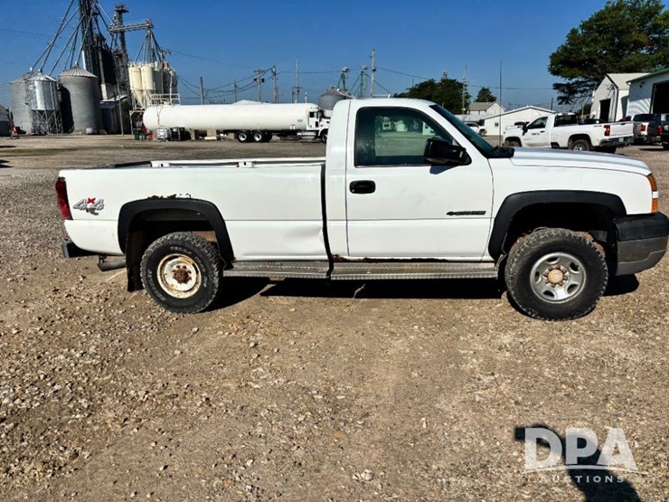 2005-chevrolet-2500hd-image-3