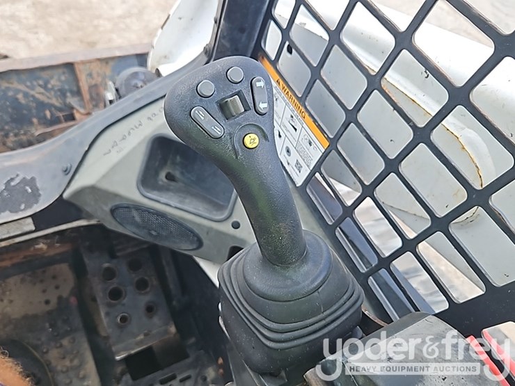 2019-bobcat-t740-image-17
