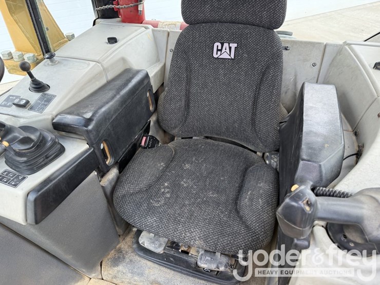 2012-caterpillar-d6n-xl-image-42