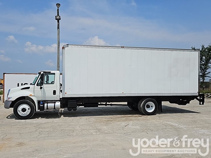 2017-international-durastar-4300-image-2