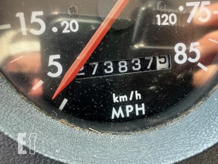 2003-freightliner-fl70-image-52