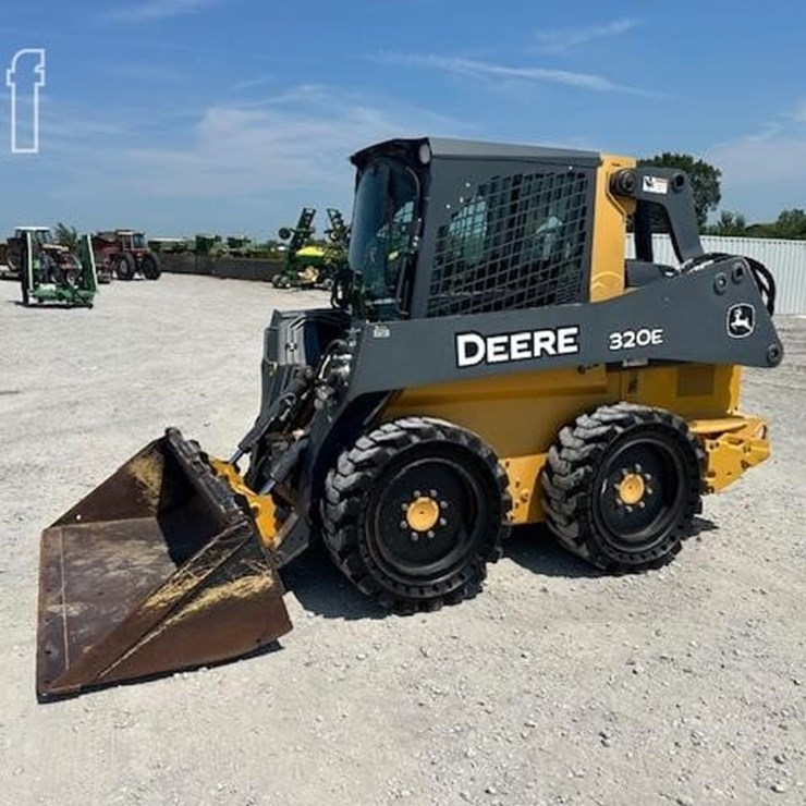 2015 DEERE 320E
