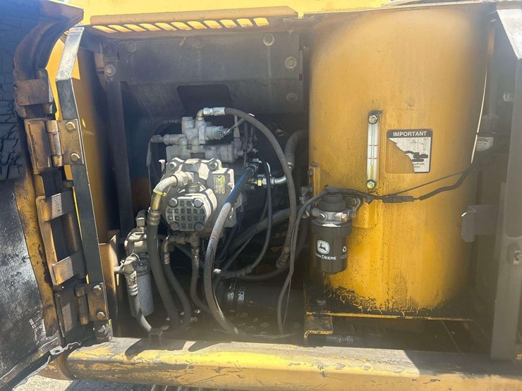 2006-deere-120c-image-12