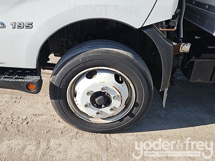 2019-hino-195-image-13
