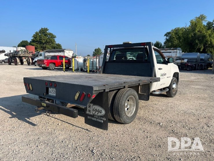 2009-gmc-3500-image-11