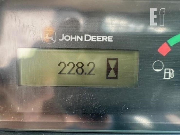 2018-deere-318g-image-30