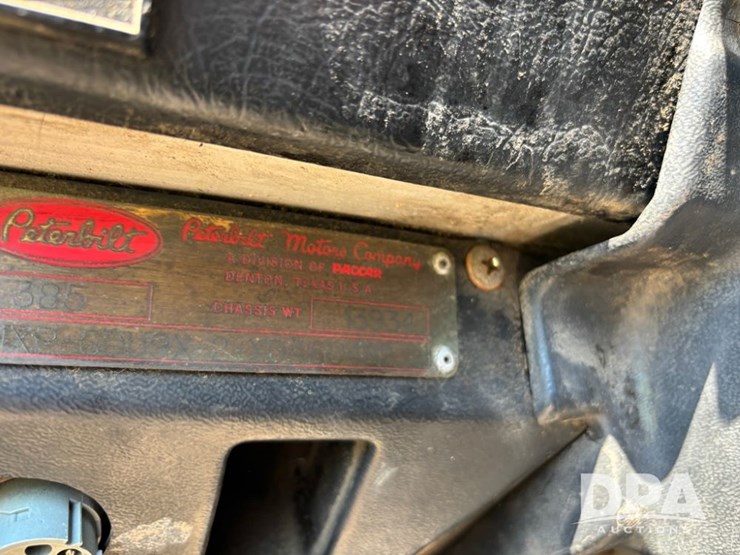 1999-peterbilt-385-image-77