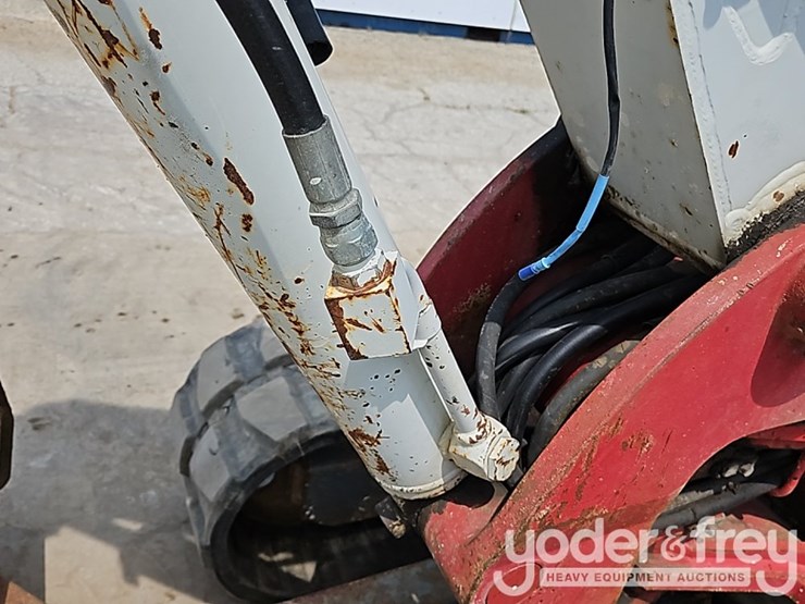 2005-takeuchi-tb145-image-21