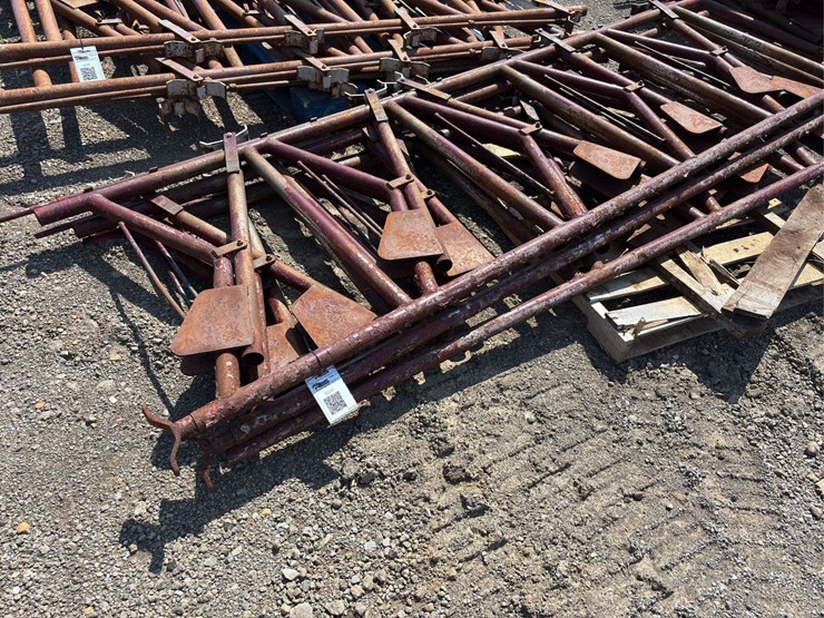 pallet-of-(3)-cattle-headlocks-image-1