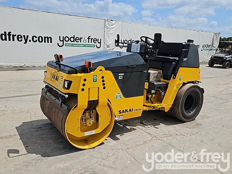 2024-kubota-d1703-image-1