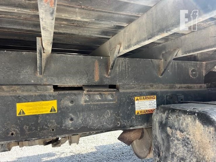2003-freightliner-fl70-image-26