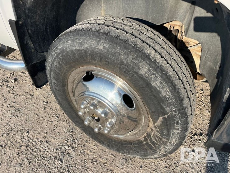 2009-gmc-3500-image-27