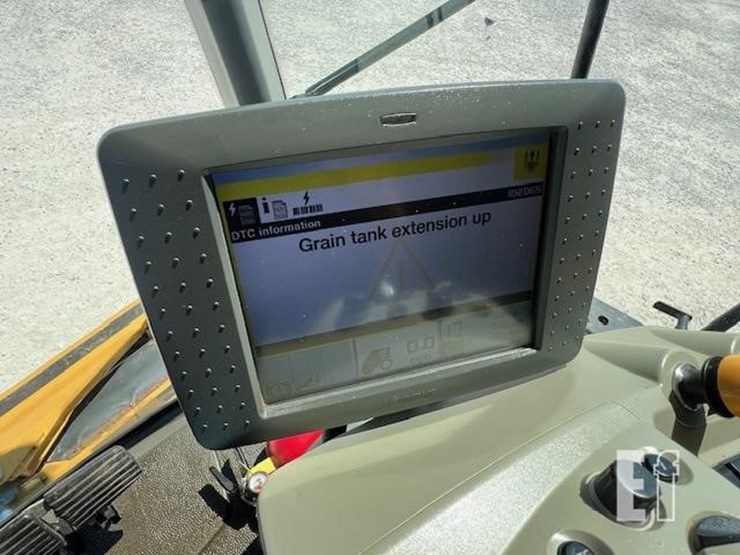 2015-claas-lexion-740-image-76