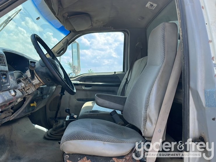 2000-ford-f750-image-24