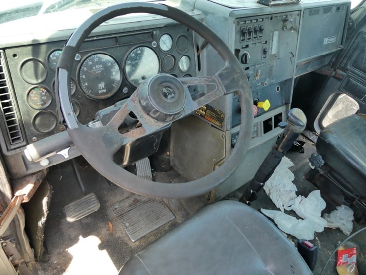 1994-mack-ch613-image-11