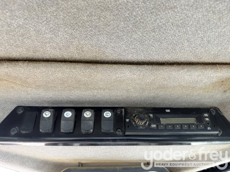 2012-caterpillar-d6n-xl-image-40
