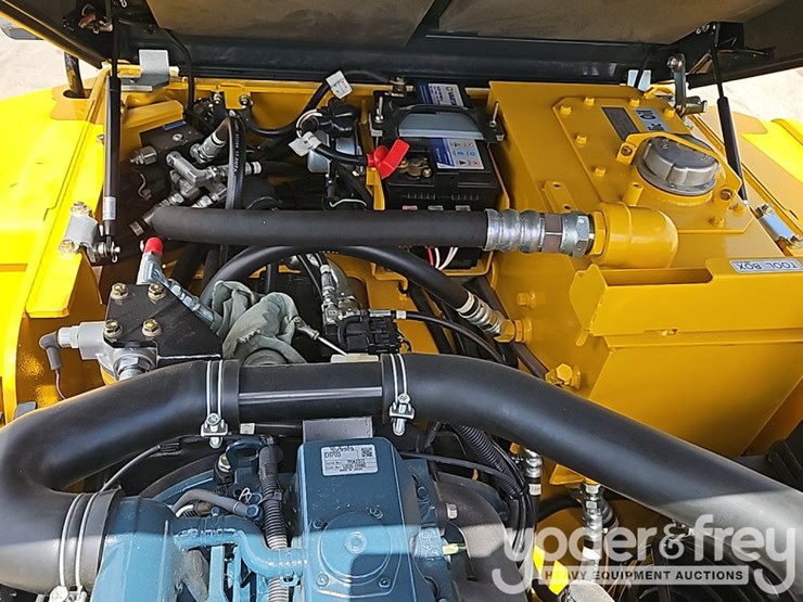 2024-kubota-d1703-image-17