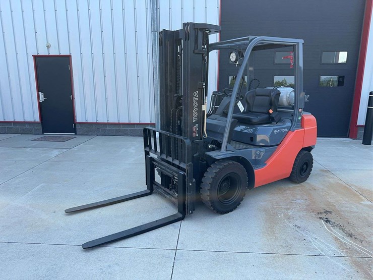 2014-toyota-sfgu25-forklift-image-1