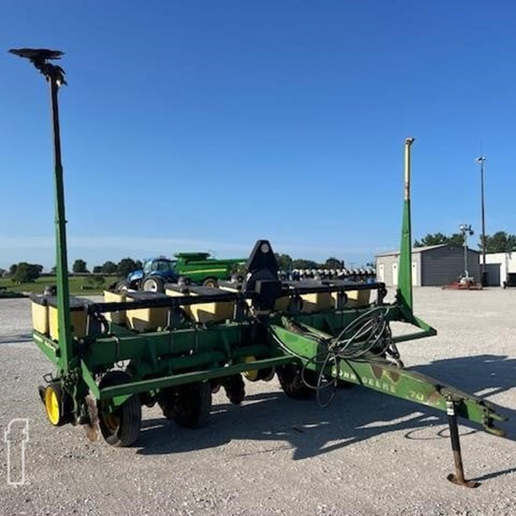 JOHN DEERE 7000