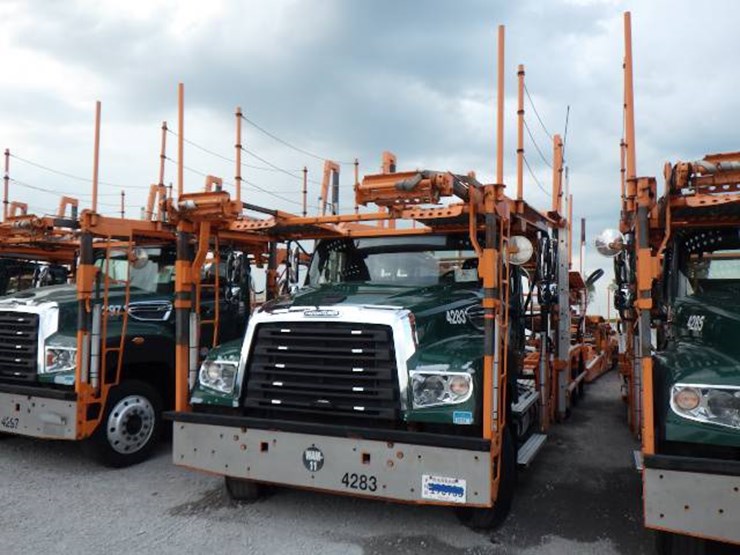 2020-freightliner-114sd-image-1