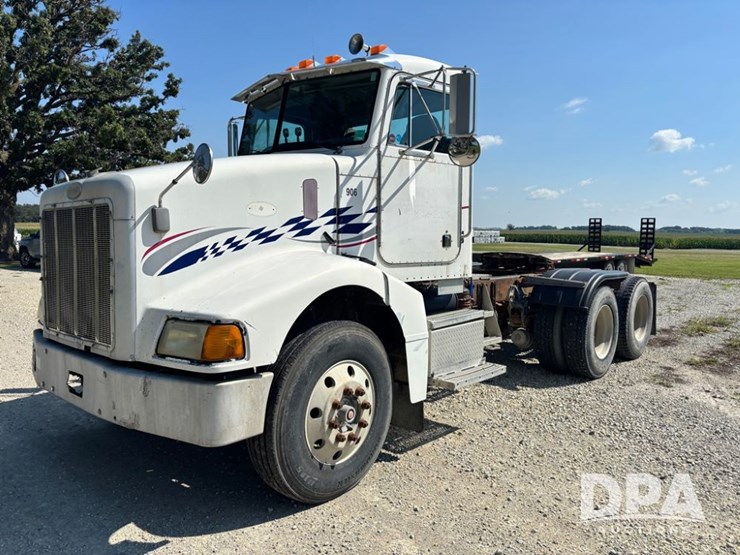 1999-peterbilt-385-image-22