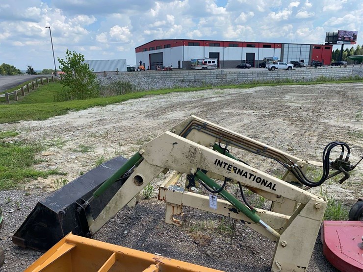 late-70's-allied-390-loader-attachment-image-1