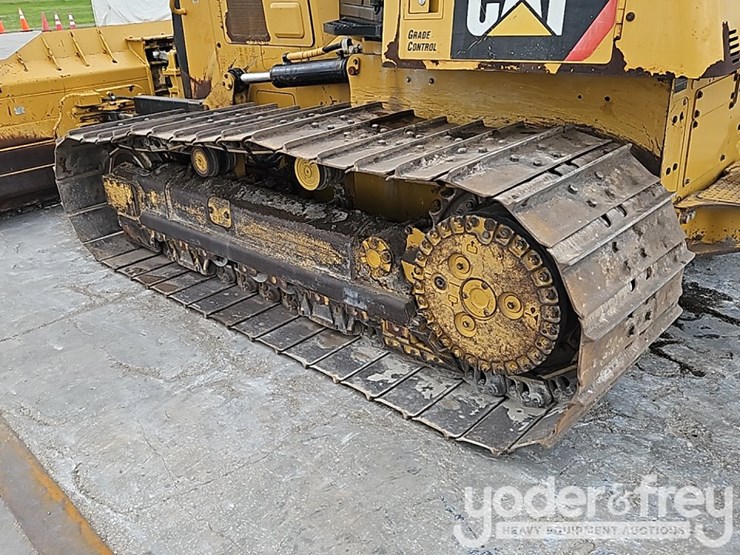 2016-caterpillar-d6k2-lgp-image-25