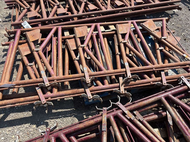 pallet-of-(3)-cattle-headlocks-image-2