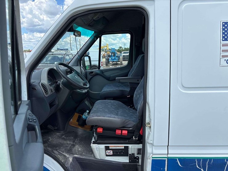 2006-dodge-sprinter-2500-image-10