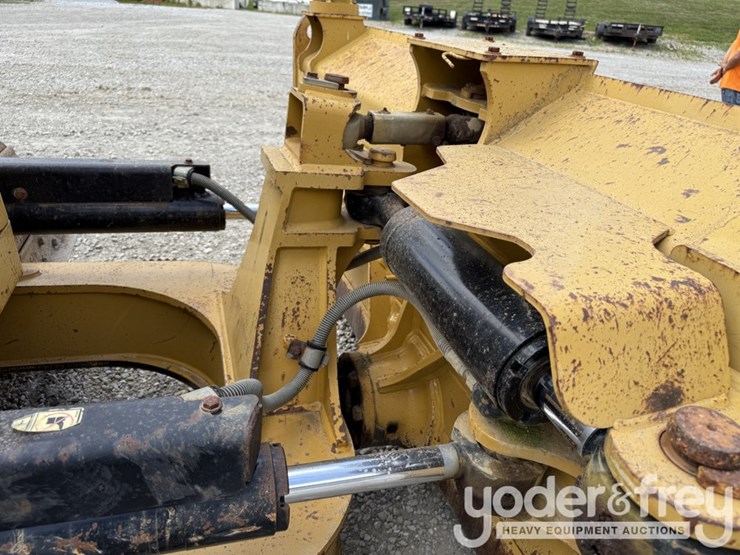 2015-caterpillar-d6n-xl-image-24