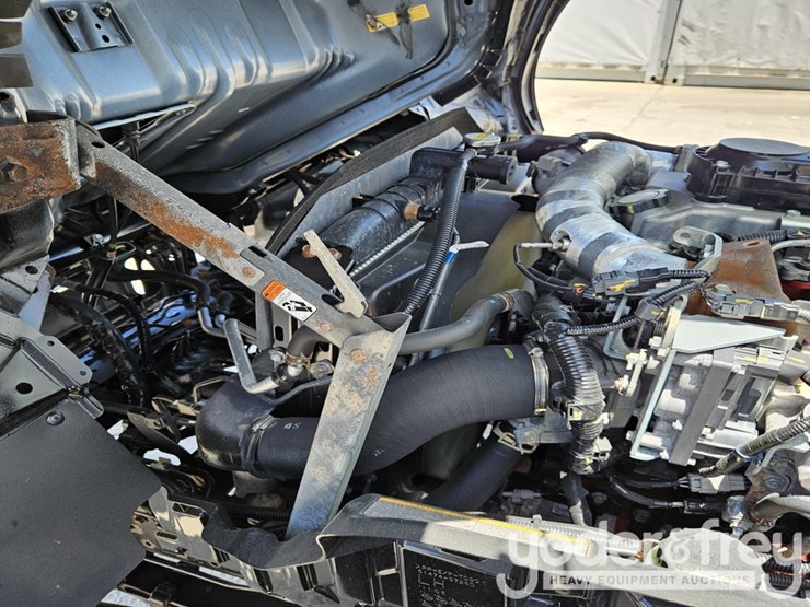 2019-hino-195-image-23