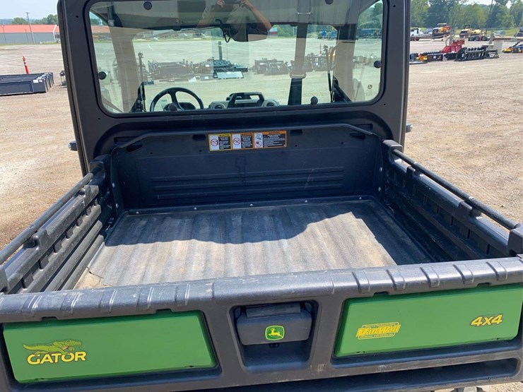 2023-john-deere-gator-image-18