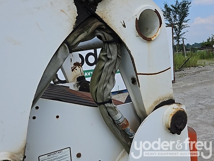 2009-bobcat-t300-image-13