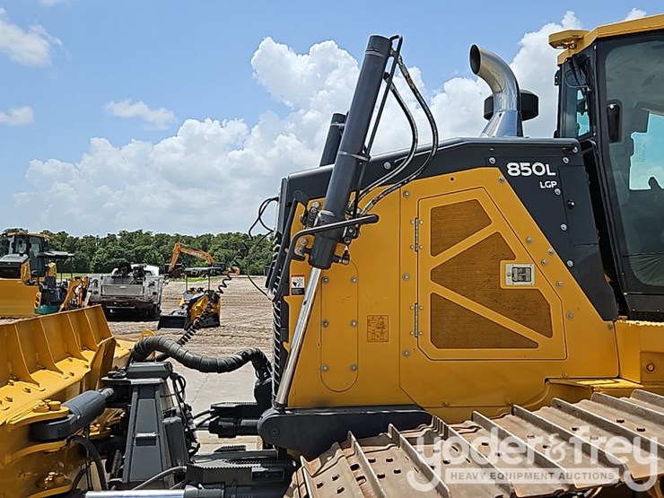 2022-deere-850l-lgp-image-18