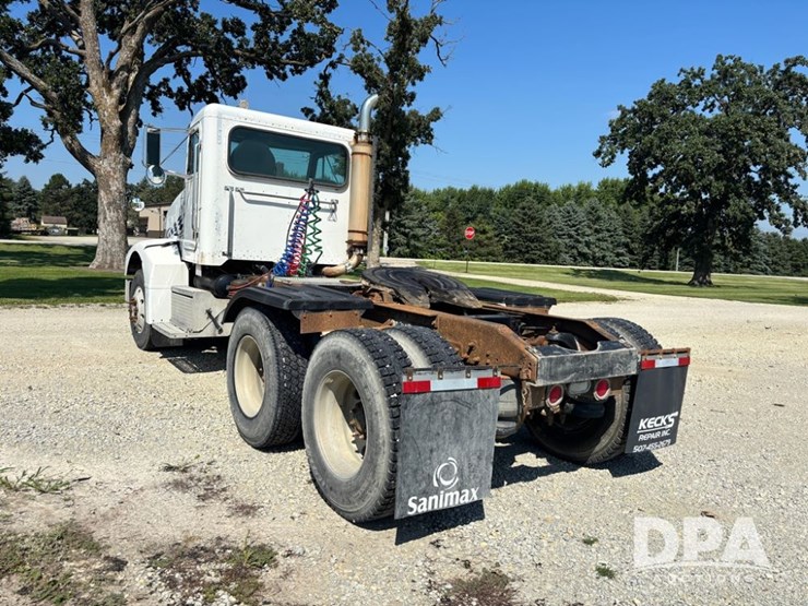 1999-peterbilt-385-image-7