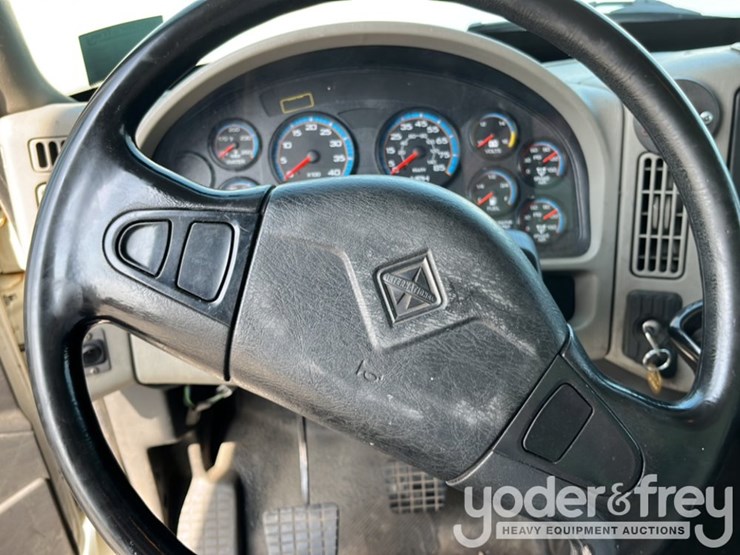 2013-international-durastar-4300-image-23