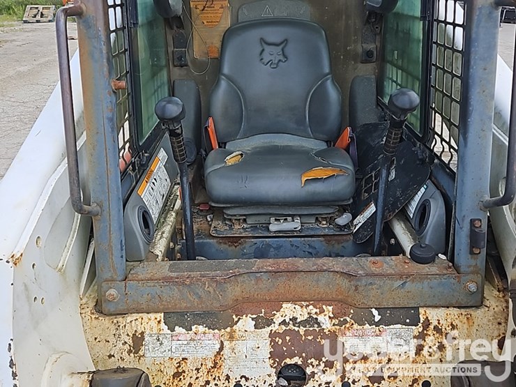 2009-bobcat-t300-image-16