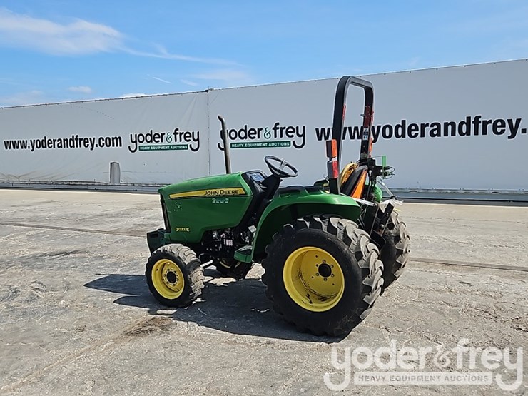 2014-john-deere-3032e-image-4