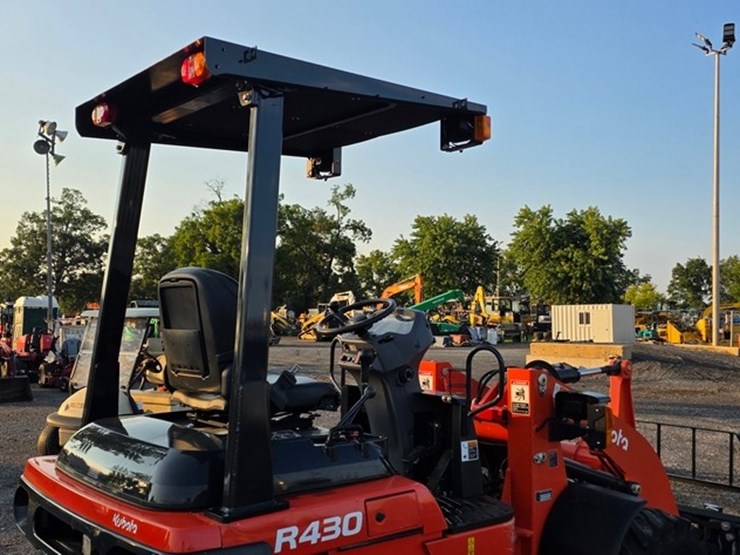 2023-kubota-r430-image-15