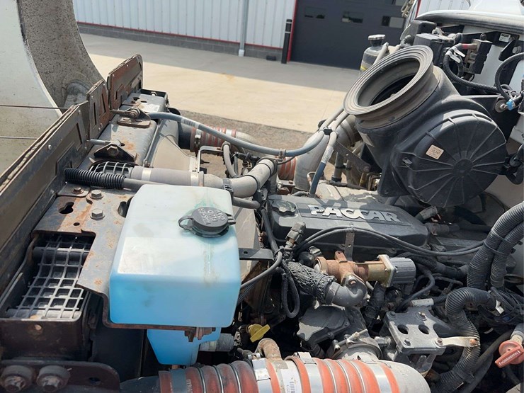 2014-peterbilt-337-image-26