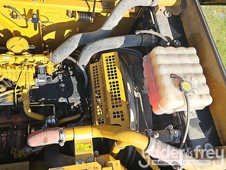2015-caterpillar-329fl-image-37